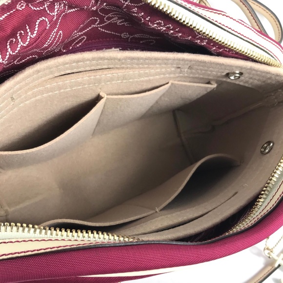 💕Rare 💕Gucci zipper purse - Picture 8 of 12